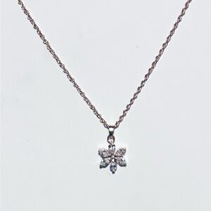 Necklace Dazzling Golden Floral Pendant NWT